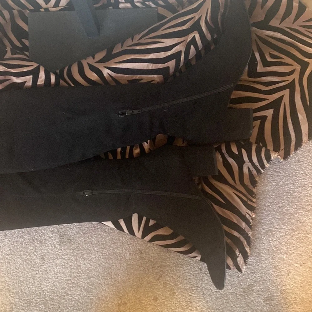 PRE-OWNED STEVE MADDEN BRINKLEY OVER THE KNEE STRETCH BOOT